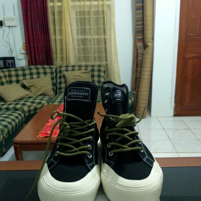 Sepatu Poison Street Vogue Pocket BNIB