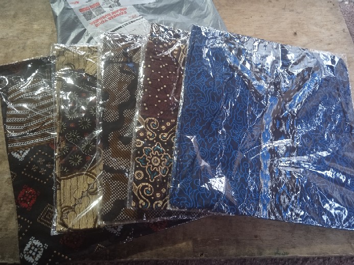 Kemeja Batik Pria Motif Abri