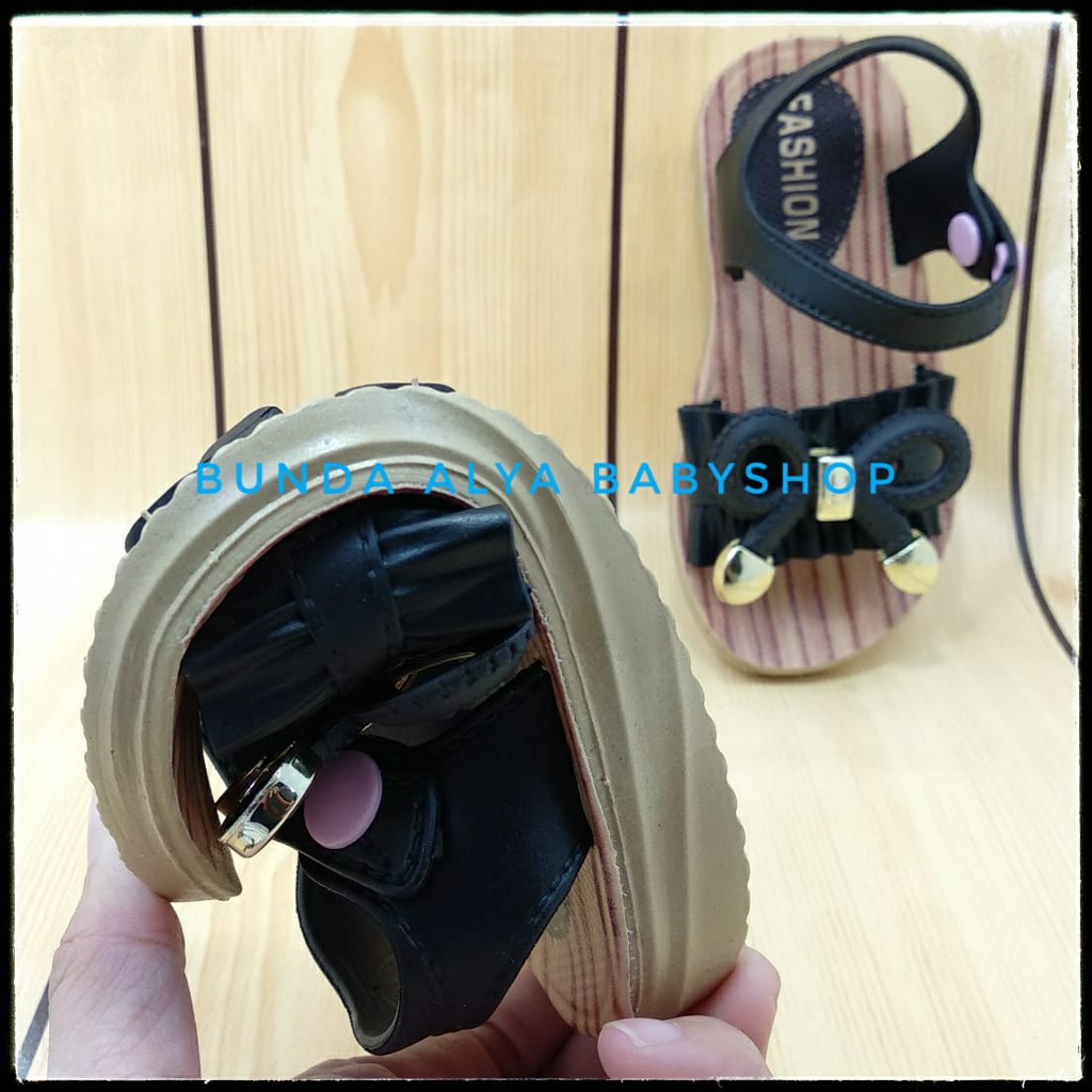 Sendal Anak Perempuan Usia 4 Tahun Elastis Tali Hitam  - Sepatu Sandal Anak Cewek Pita HITAM IMPORT Alas Karet Anti Licin Size 28-29