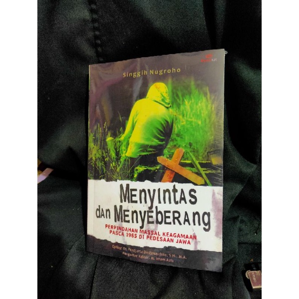 Menyintas Menyeberang perpindahan massal keagamaan pedesaan Jawa oleh Singgih Nugroho NUPY