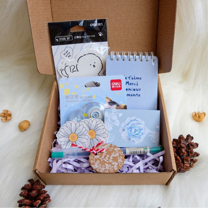 

Bingkisan Hampers Lebaran idul fitri valentine Kado ulang tahun Alat Tulis Set
