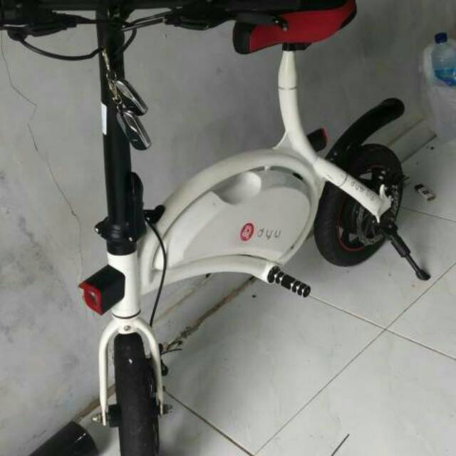 Scooter listrik dyu