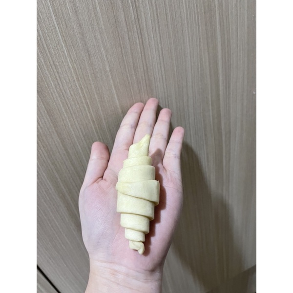 

ADONAN CROFFLE / CROFFLE FROZEN DOUGH / CROFFLE DOUGH FULL BUTTER 30gram isi 10 pcs