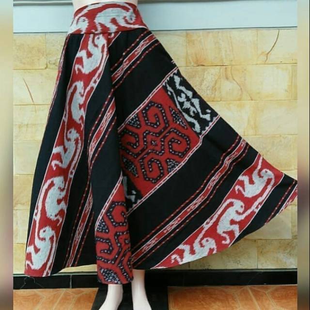 Rok tenun motif asmat black red A9