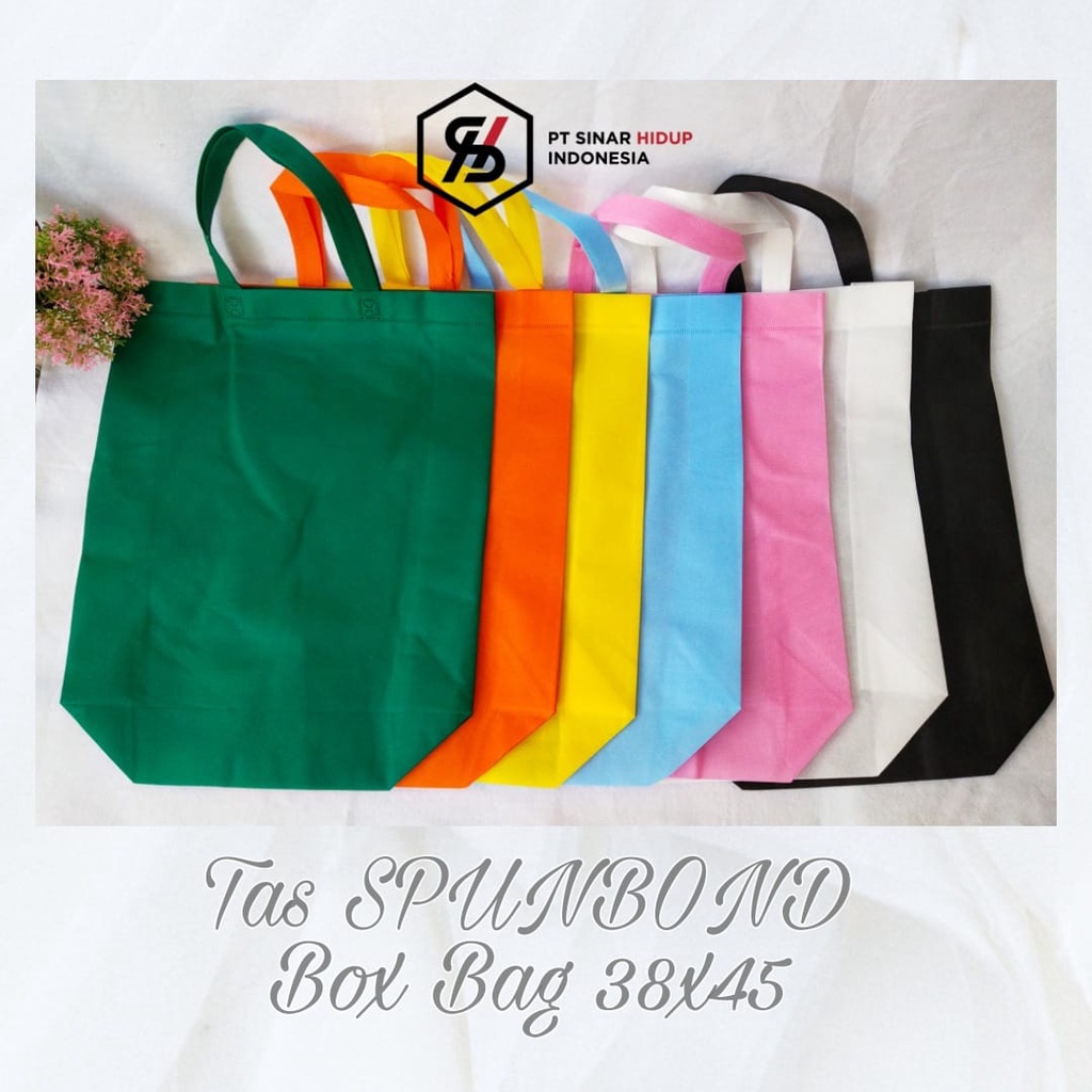 

Goodie Bag Tas Belanja Bb 38 Dus Kotak Nasi Box Kue 38x45x10 Spunbond Tote Bag Sourvenir Weding Hajatan Perlusin ( 12 Pcs )