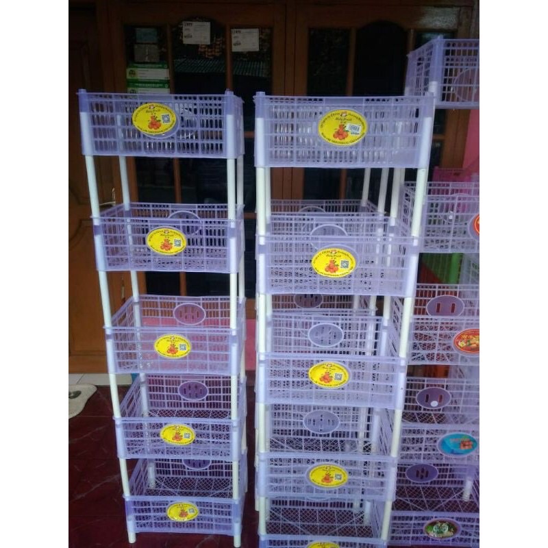 RAK-RAK WARUNG BERGUNA BAGI MASYARAKAT UNTUK MENARU PAKAIAN, RAK GANTUNG DAN UNTUK SNACK