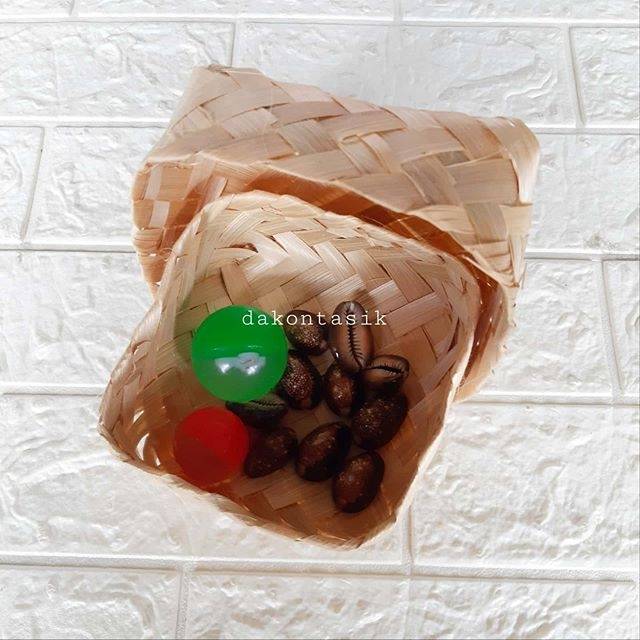 DAKONTASIK Mainan Bola Bekel/Bekles kuwuk coklat plus box besek bambu