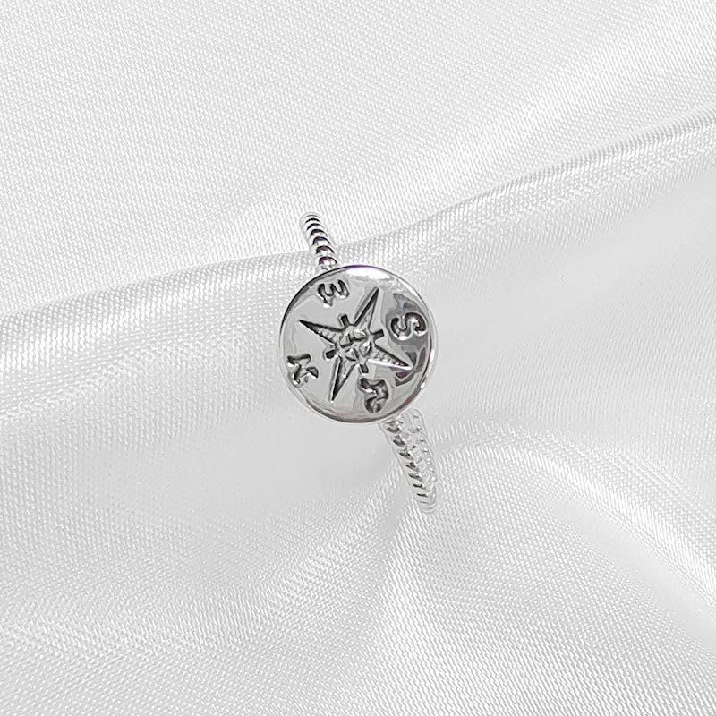 Cincin Model Terbuka Warna silver Gaya retro hip hop Untuk Wanita