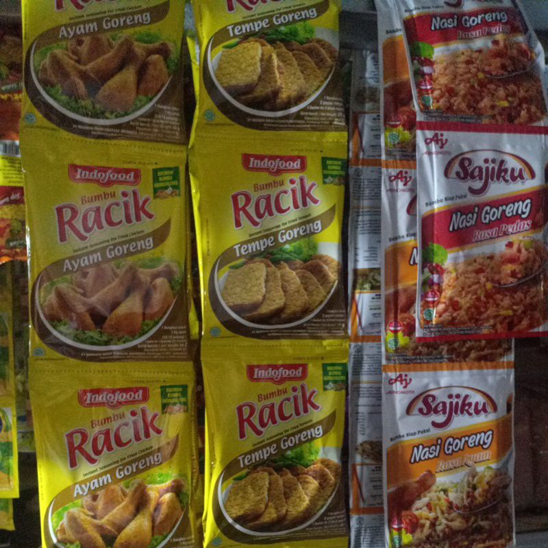 

Bumbu Racik INDOFOOD Ayam goreng dan SAJIKU nasi goreng