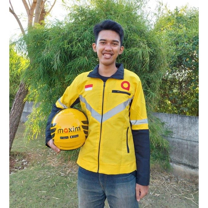 Helm dan Jaket (Maxim - Transportasi Online)