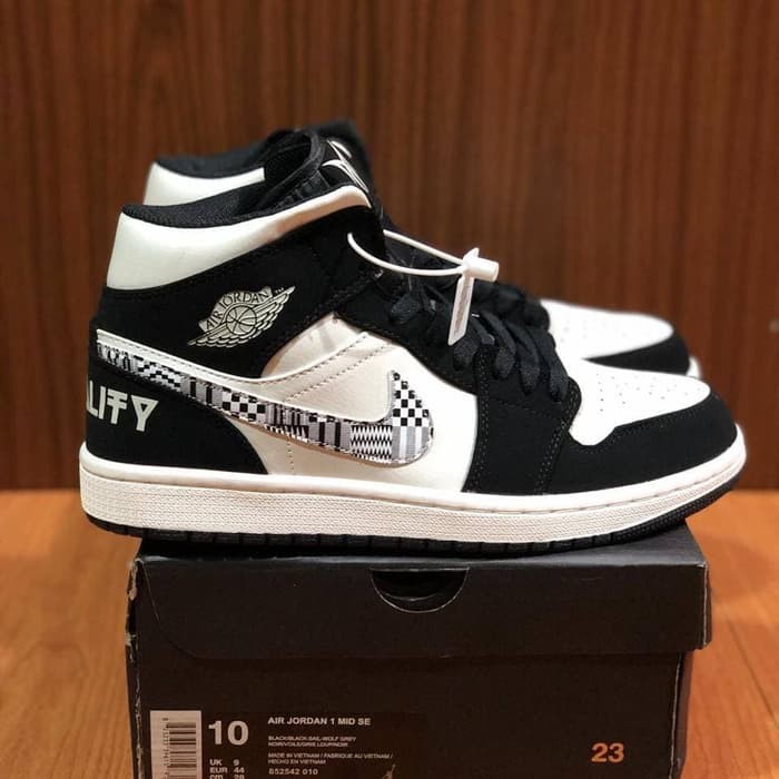 aj 1 retro mid