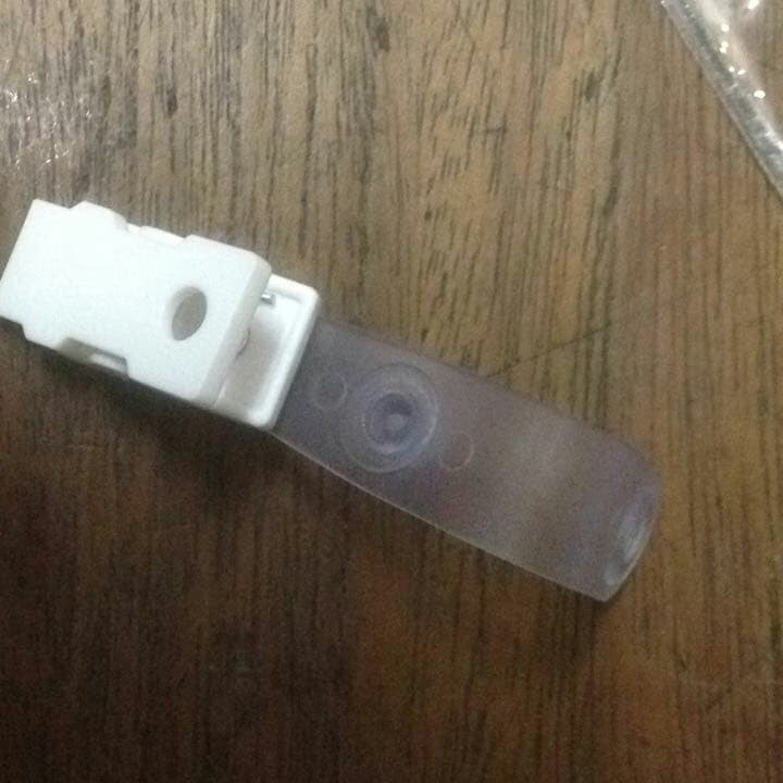 

Jepitan ID Card Simple Kecil Lentur Di Karetnya Warna Banyak