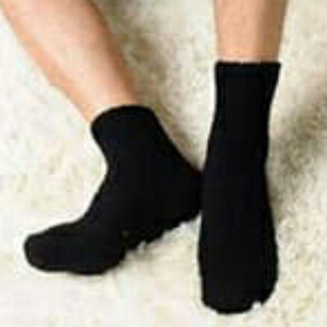 Kaos Kaki Tebal Anti Dingin Sangat Lembut Empuk dan Nyaman Bahan Berkualitas kaos kakicp-Hitam