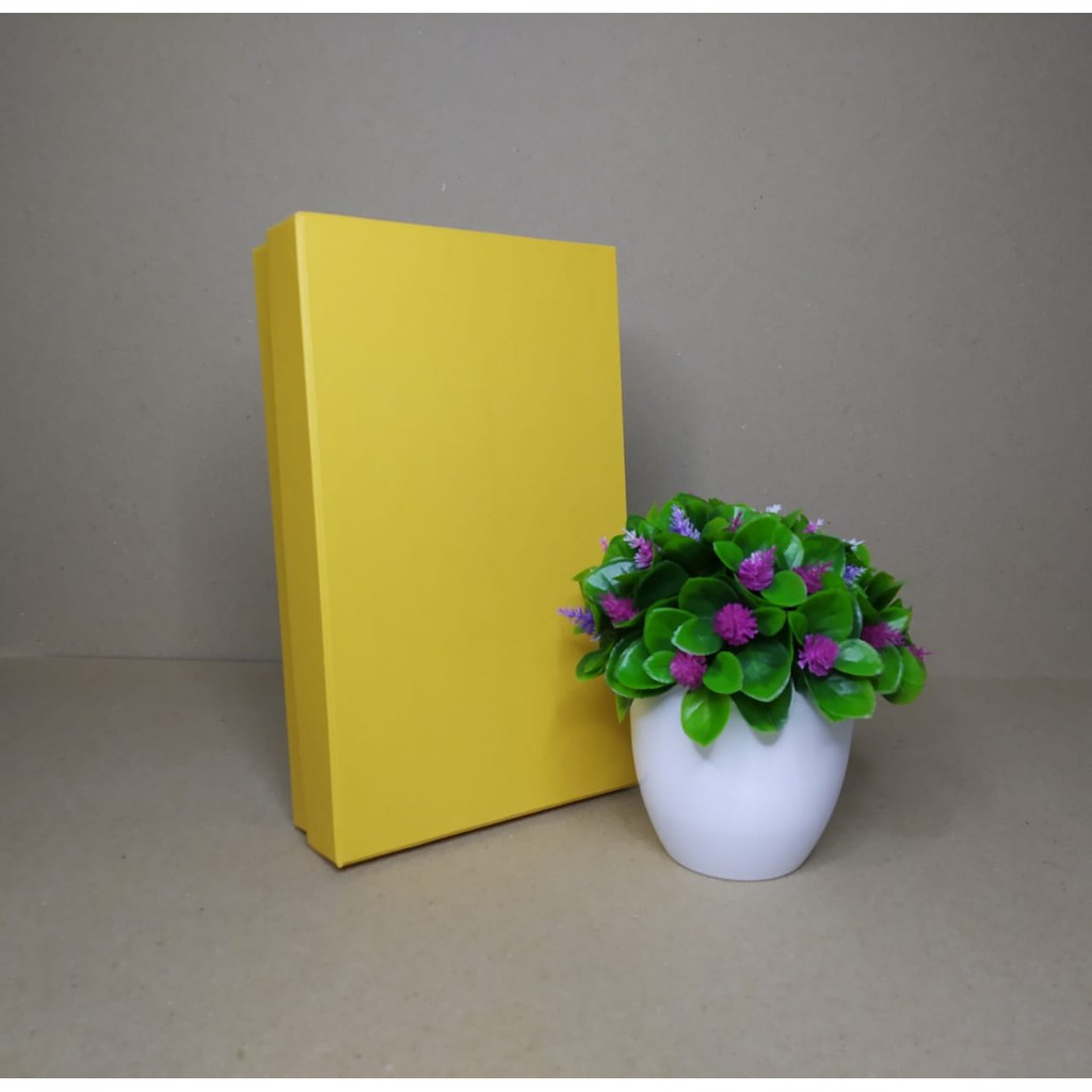

HardBox / Kotak Kado Kuning Polos P25cm X L15cm X T5cm
