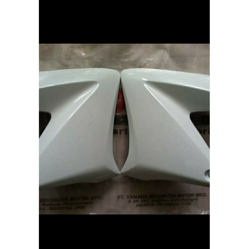 Sayap tengki vixion old putih ori ygp Ori Yamaha