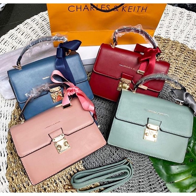 Tas Selempang charles&keith