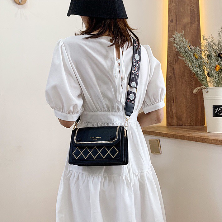 TFT AX9958 AX528 AX640 D03 B1765 C0308 E4132 DTF0950 R6407 (1 KG MUAT 2)  Tas selempang wanita import Batam Jakarta slingbag premium tas warna pink