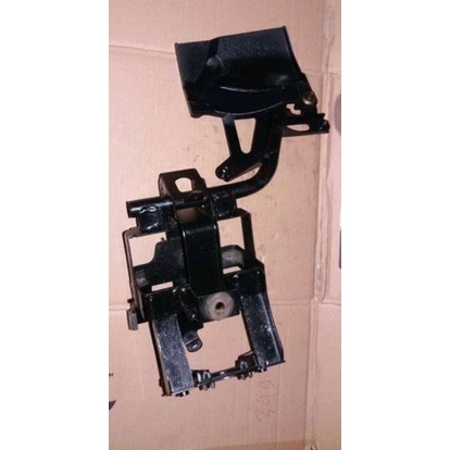 dudukan aki Vario 125 old original (seken)