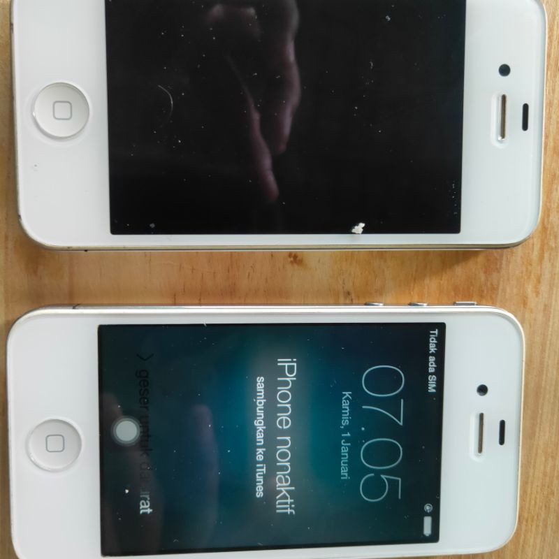 IPHONE 4 WHITE LOCK ICLOUD