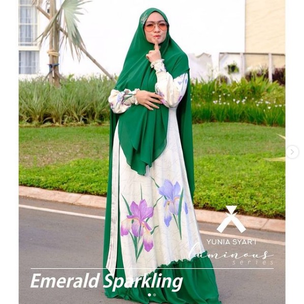 Yunia Syari  Luminous Hijau Hijab Gamis Syari Baju Muslim Wanita