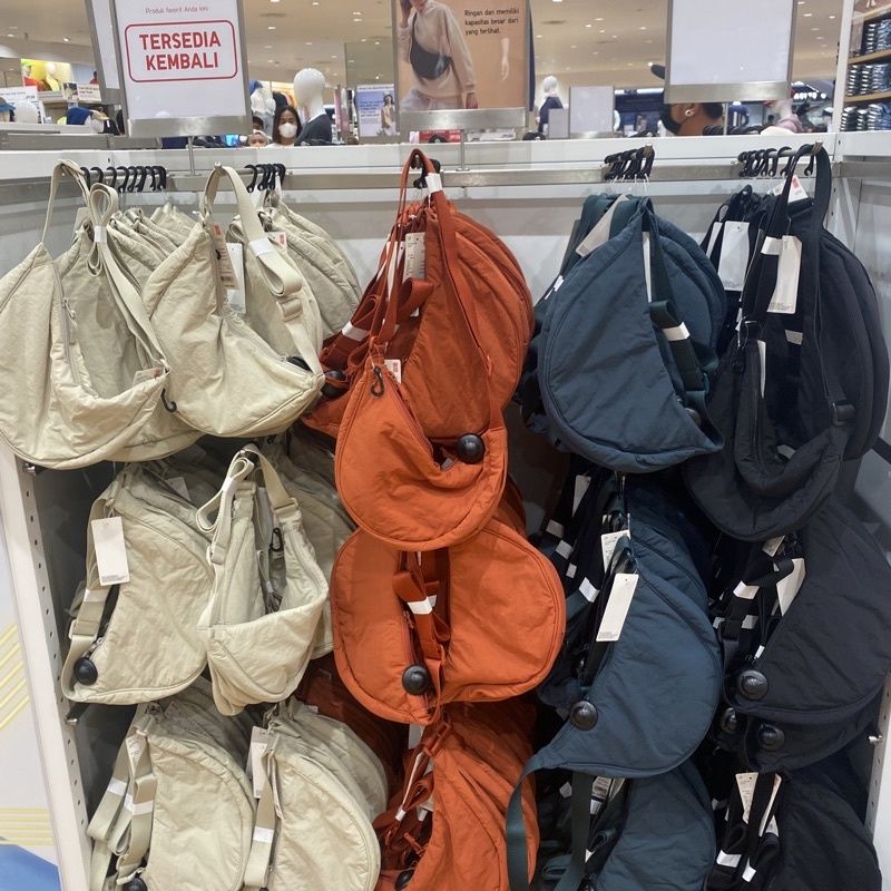 JASTIP SLINGBAG UNIQLO  / SLINGBAG UNIQLO / TAS UNIQLO / SLINGBAG PRIA WANITA