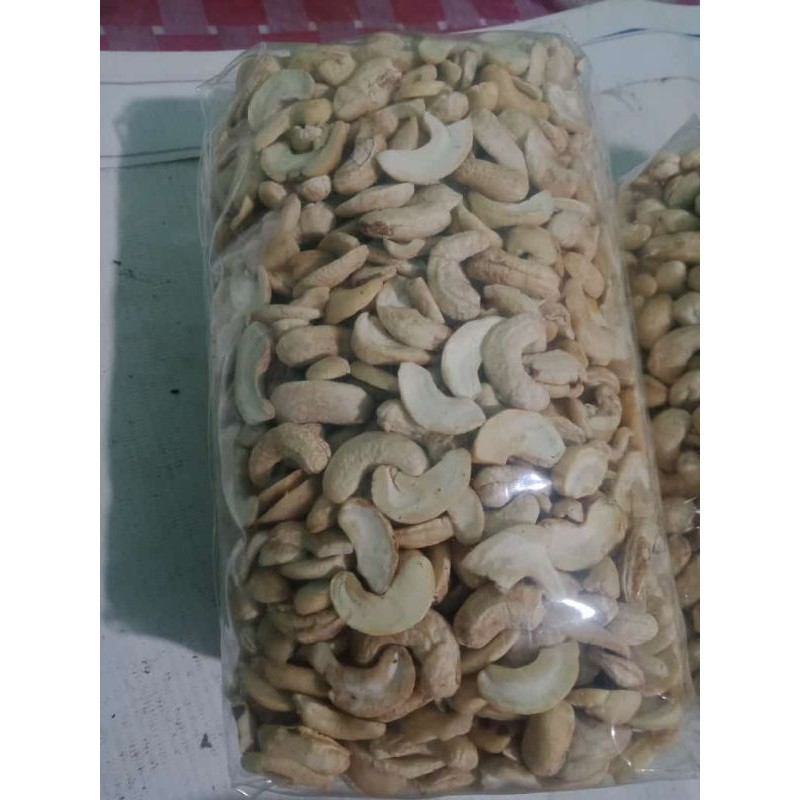 

TERMURAH 1 kg kacang mete mentah belah 2