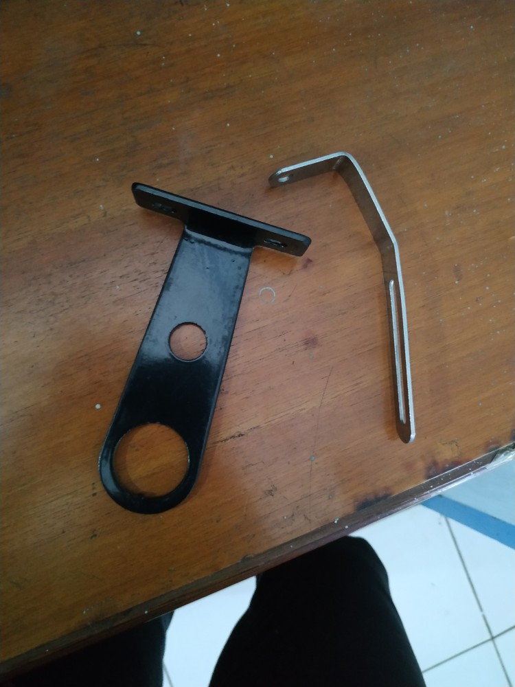 Klem Keranjang. Klem Rak Depan. Clamp Pannier Depan.