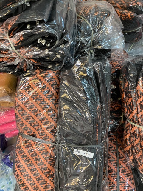 HARGA LUSIN ISI 12 BIJI- SERUT BATIK PARANG HITAM 22x22