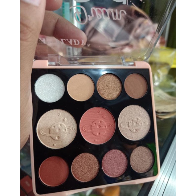 *Eyeshadow Make Up palette*