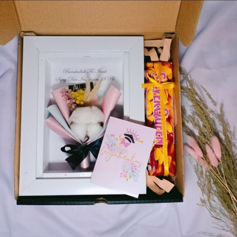 

KADO WISUDA/ PAKET EXCLUSIVE BY AFSHEENAGIFT