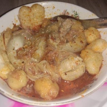 

baso aci jumbo isi tetelan sapi baso aci khas garut.