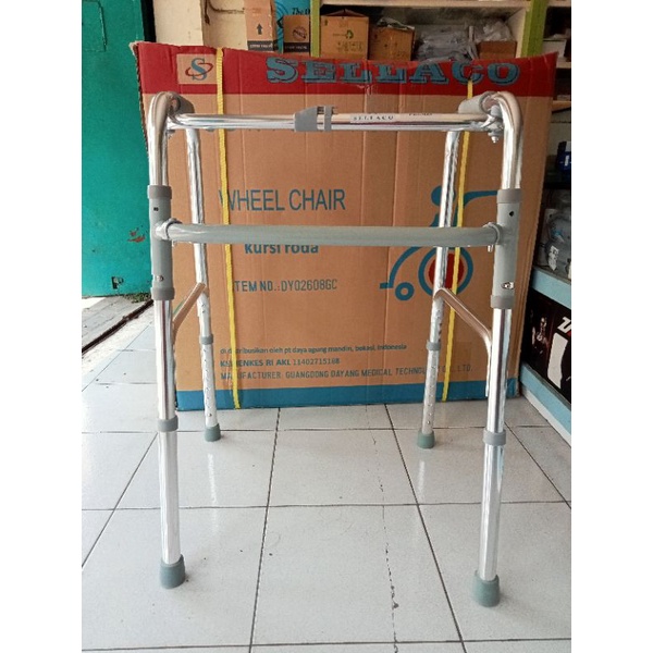 Walker Alat Bantu Jalan Lansia/ Walker Lipat Stenlis Lansia