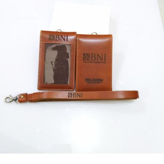 

Langsung Beliii.. Name Tag ID Card Holder Kulit Asli Logo BNI Gratis Tali Lanyard Kulit Bahan
