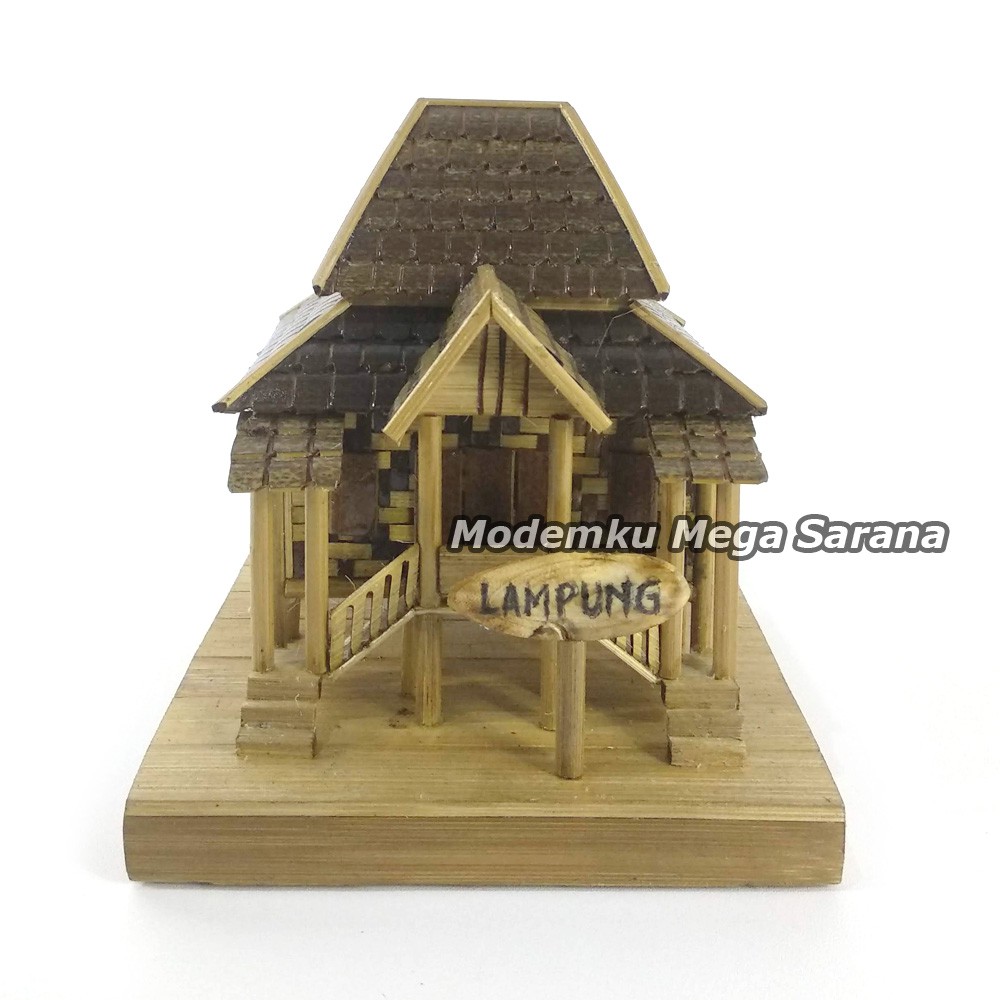 Miniatur Rumah Adat Lampung (Nuwo Sesat) dari bambu - 15x13x15cm