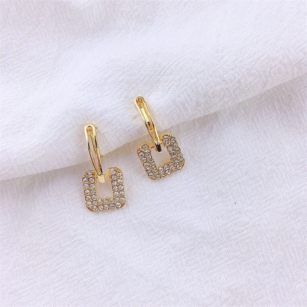 Anting Klip Tanpa Tindik Bentuk Kotak Lapis Emas Hias Kristal Untuk Wanita