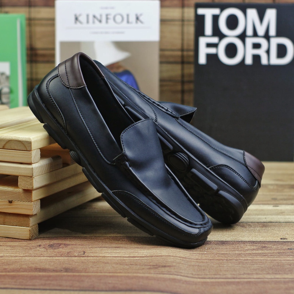 ZOMA Sepatu Kasual Slip On Pria Kulit Sintetik Simple Original Footwear Sepatu Pantofel Pria Casual Kerja Kantor