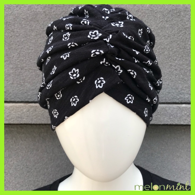 Melonmint Handmade Hijab Turban Instan Dewasa Warna Hitam Motif Bunga Kecil Putih Adem Melar Grosir