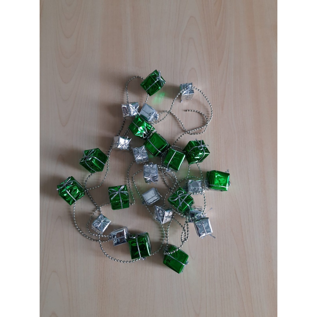 

PARTY-4 US TINSEL/SLINGER/GARLAND HIASAN NATAL GIFT BOX/HIJAU 802368