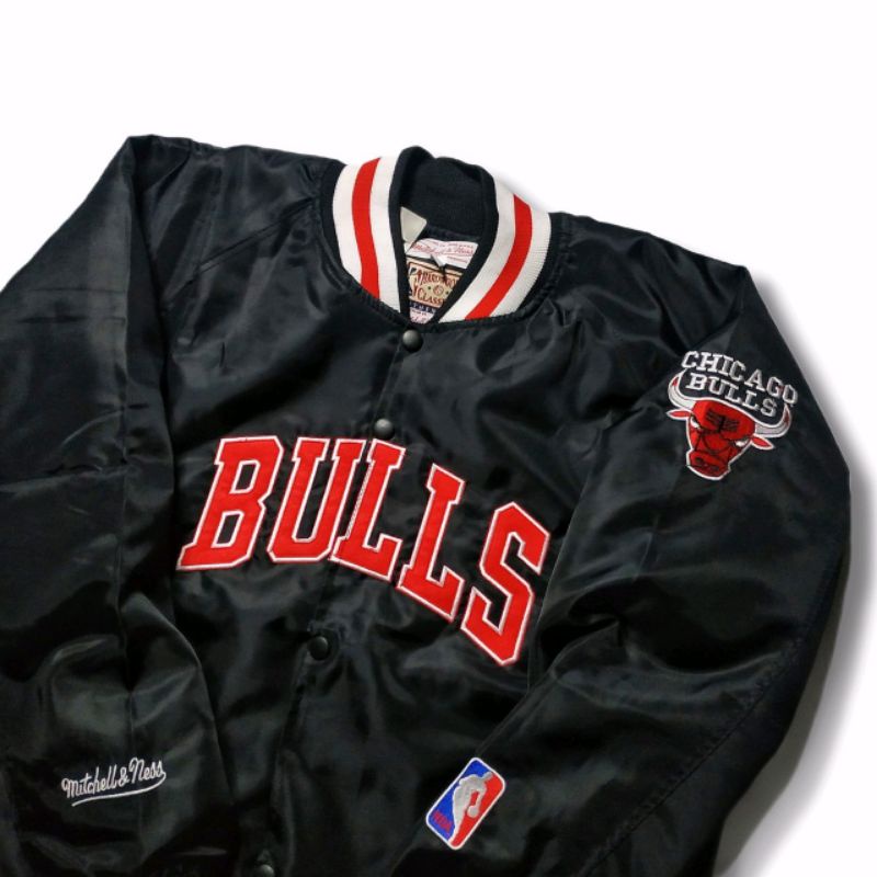 jaket varsity Lakers team / jaket varsity Chicago Bulls mitchells Ness tag&amp;label / jaket varisity pria / jaket varisty Bulls logo bordir / jaket varisty bordir