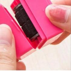 

♪ SIGNET Stamp Roller - Stempel Penghapus Alamat Resi - Merah Muda ☪