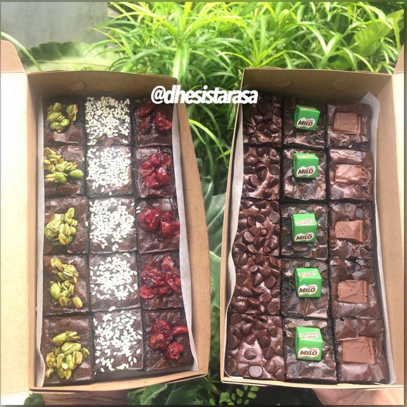 

Dhesista Rasa Brownies Fudgy Medium (15 Slices )