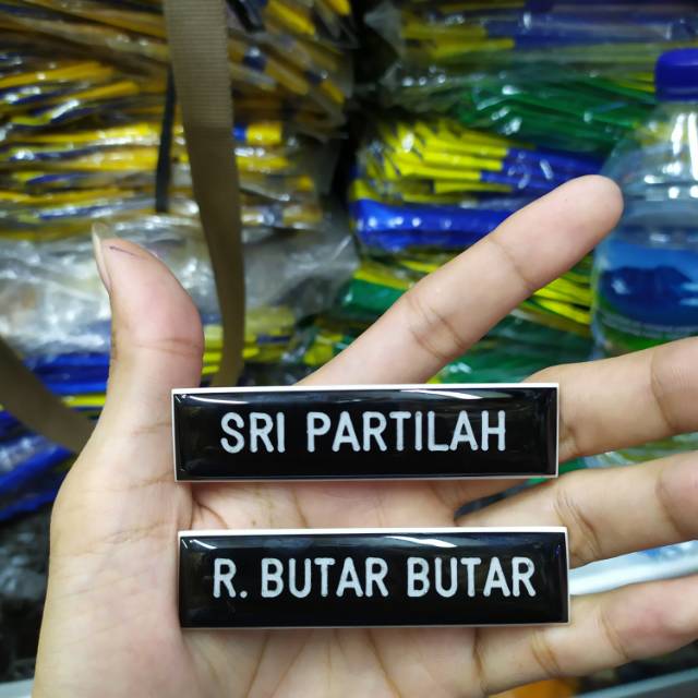 

Papan nama dada grafir lapis fiber ukuran 2×8cm -PENITY