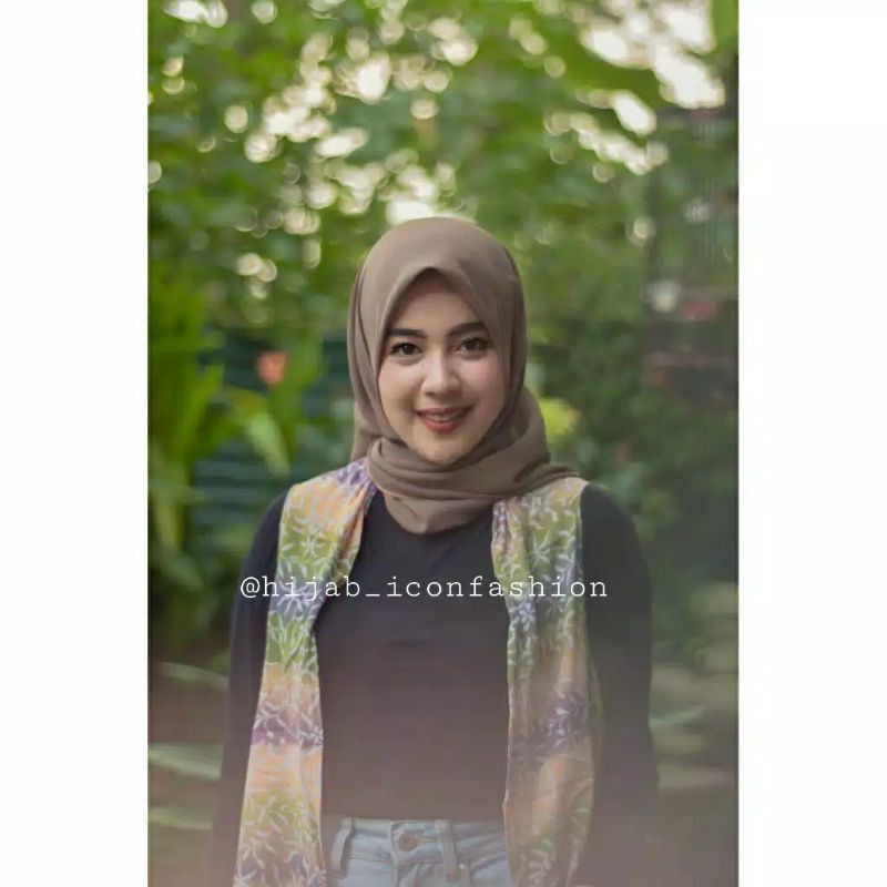 HIJAB CERUTTI BABY DOLL SEGI EMPAT, 110x110cm, NECI RAPI, PREMIUM QUALITY