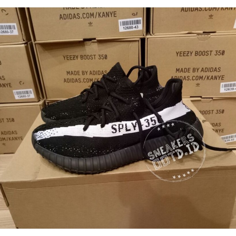 Adidas Yeezy Boost 350 V2 - Hitam Putih