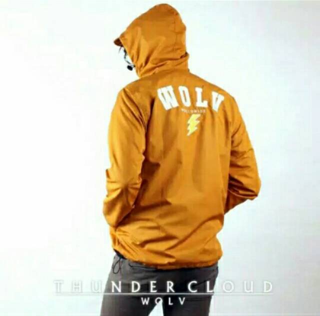 Jaket Outdoor Wolv Thundercloud