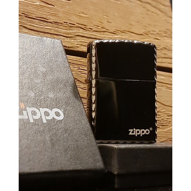 Korek Api Zippo Black Ice Gerigi Logo Bawah Zippo Black Ice Keren
