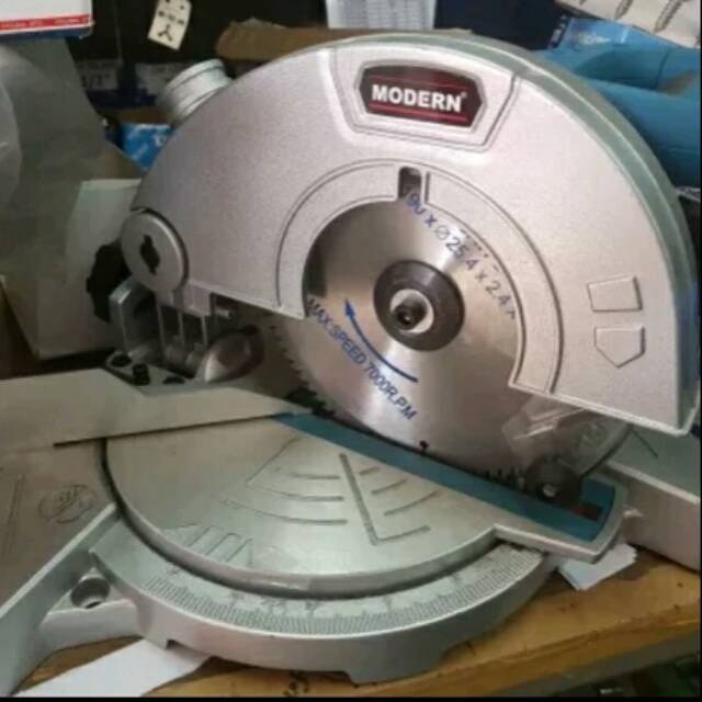 Mesin potong alumunium 7" 
merk Modern ( Mitter saw 7" merk Modern) Type : M3700B