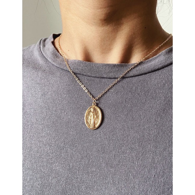 LRC Kalung Fashion Golden Alloy Tag Oval Portrait Necklace K36022