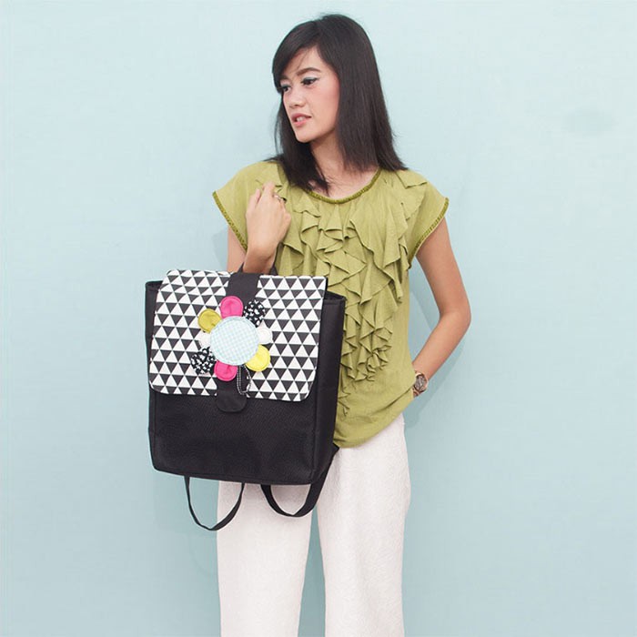 Tas Ransel Laptop Kanvas Maika etnik NGUNI untuk Wanita