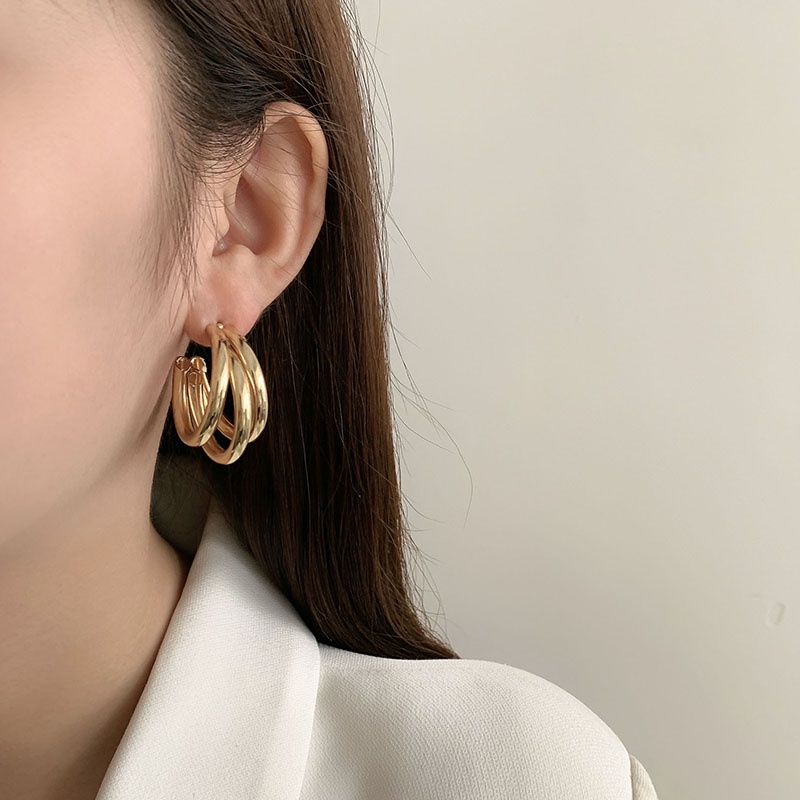 Anting Emas retro Wanita Korea Perempuan2023 Baru high-end Geometris hoop earrings Anting Logam